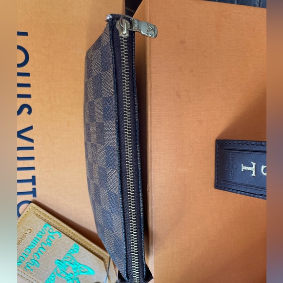 🔥SOLD🔥Authentic Louis Vuitton (Medium)  Damier Ebene Pochette - Picture 5 of 12